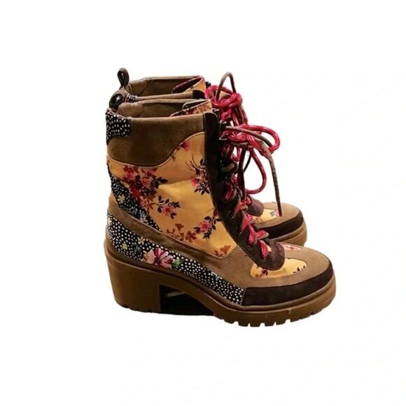Gianni Bini throw back combat boots Floral  multi color 2 laces Size 9 NWOB - Picture 9 of 12